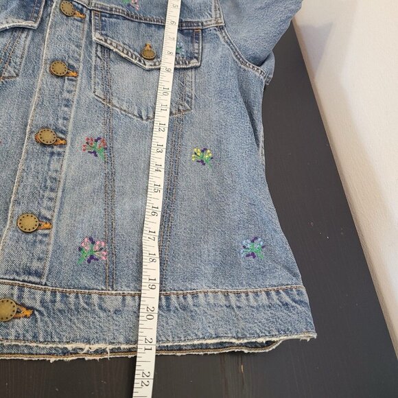 The GREAT. The Boxy Jean Jacket Flower Embroidery Slightly Distressed Size 1 - Picture 10 of 11